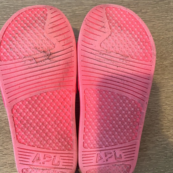 APL Lusso Slides - size 6 - Picture 3 of 3